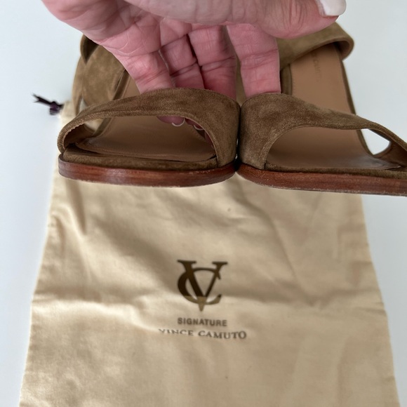 Vince Camuto signature suede sandal - Picture 3 of 5